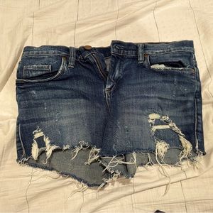 Blank NYC

The Astor Cutoff Denim Shorts
Size 28